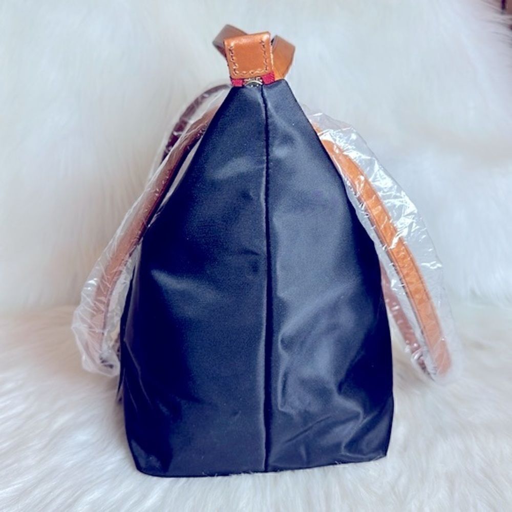 Dooney & Bourke NWT Leighton black nylon and leather satchel/ shoulder bag - Picture 5 of 11
